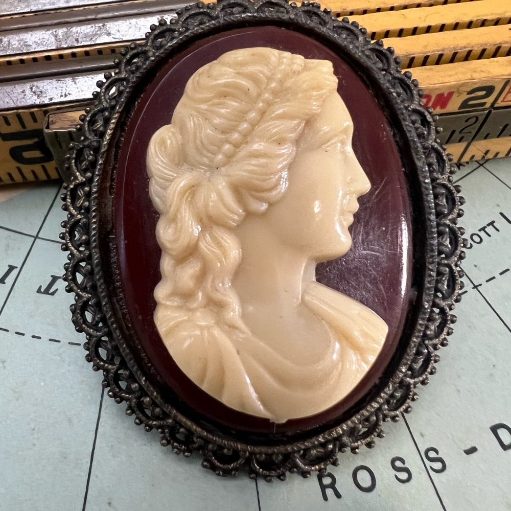Cameo brooch